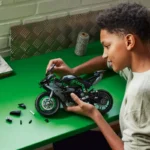 LEGO®  Technic™ Kawasaki Ninja H2R Motorcycle Set 42170 — изображение 4